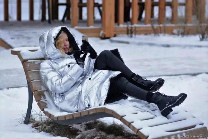 DOWN-dekens (112 foto's): Winterjassen van vrouwen en jassen-dekens met een kap en zonder. Wat te dragen? Stijlvolle merkmodellen 315_2