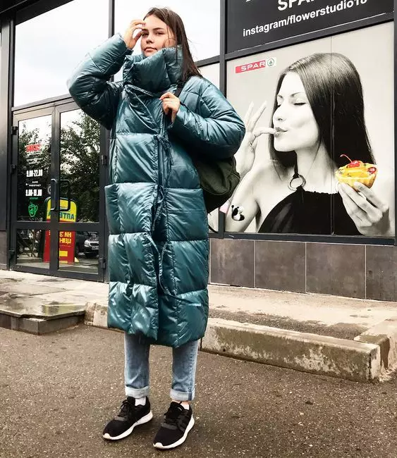 तल कम्बलहरू (112 फोटोहरू): महिला शीतकालीन कोट र ज्याकेटहरू-कम्बलहरू हुड र बिना। के लगाउने? स्टाइलिश ब्रान्ड मोडेलहरू 315_30
