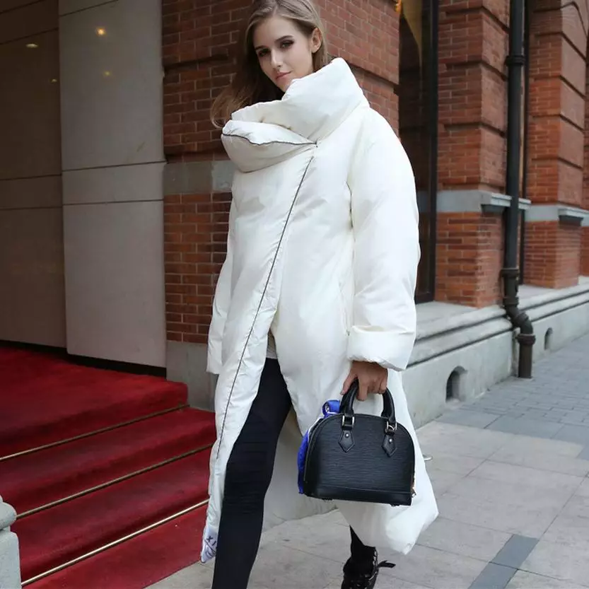 پتو پایین (112 عکس): کت های زمستانی زنان و کت پتو با هود و بدون. چه چیزی را می پوشند؟ مدل های نام تجاری شیک 315_41