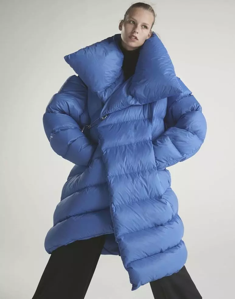 Down-tepper (112 bilder): Kvinners vinterjakker og jakker-tepper med en hette og uten. Hva skal jeg ha på meg? Stilig merkevare modeller 315_48