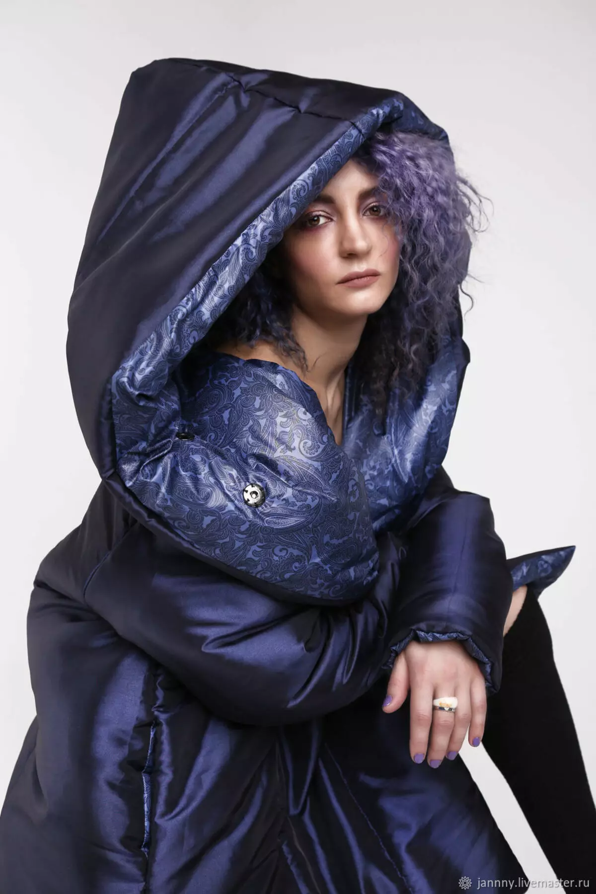 羽毛毯（112张照片）：女式冬季外套和夹克 - 带引擎盖和没有的毯子。穿什么？时尚品牌模型 315_56