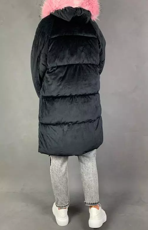 Batanije poshtë (112 foto): mantelet e dimrit të grave dhe xhaketa-batanije me kapuç dhe pa. Cfare te vesh? Modele me stil 315_63