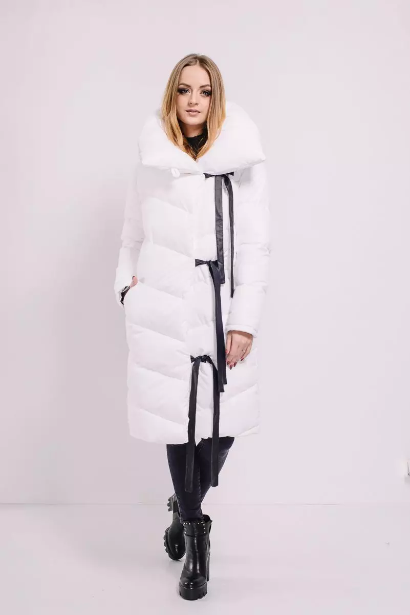 Надолу одеяла (112 снимки): женски зимни палта и якета-одеяла с качулка и без. Какво да облека? Стилни модели на марката 315_72