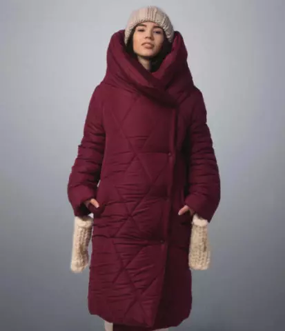 Batanije poshtë (112 foto): mantelet e dimrit të grave dhe xhaketa-batanije me kapuç dhe pa. Cfare te vesh? Modele me stil 315_8