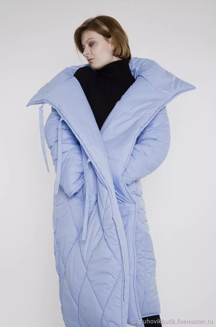 Žemyn antklodės (112 nuotraukos): Moterų žiemos paltai ir švarkai - antklodės su gaubtu ir be. Ką rengtis? Stilingi prekės ženklo modeliai 315_81