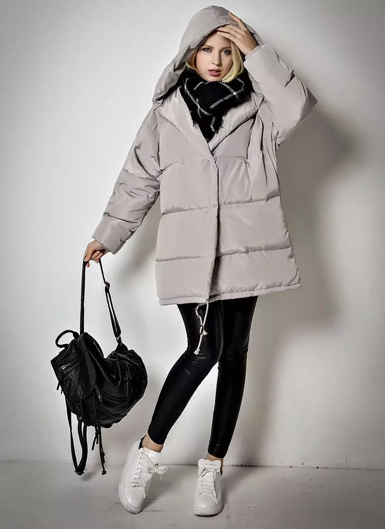 Dolné prikrývky (112 fotografií): Dámske zimné kabáty a bundy s kapucňou a bez. Čo nosiť? Štýlové modely značky 315_89