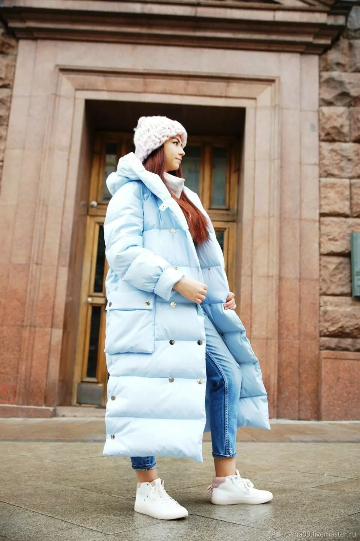 Selimut Down (112 foto): Mantel musim dingin wanita dan jaket-selimut dengan tudung dan tanpa. Apa yang harus dipakai? Model merek bergaya 315_93