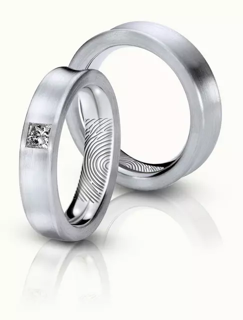 แหวนทองคำขาว (101 รูป): แหวนกว้างและต่างหูพร้อมไพลินมรกตและบุษราคัม 3160_16