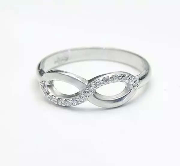 Бял златни пръстени (101 снимки): широки пръстени и обеци със сапфир, смарагд и топаз 3160_30