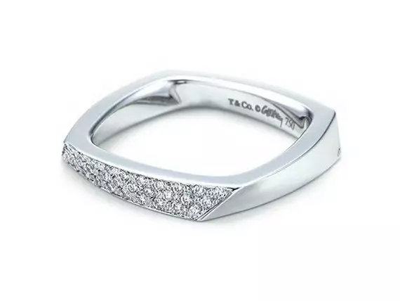แหวนทองคำขาว (101 รูป): แหวนกว้างและต่างหูพร้อมไพลินมรกตและบุษราคัม 3160_92