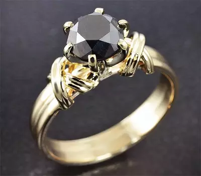 Ring s čiernym diamantom (51 fotografií): s čiernymi a bielymi kameňmi, prsteňou s veľkým diamantom a perlami 3162_18