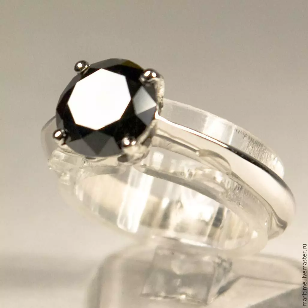 Inel cu diamant negru (51 de fotografii): cu pietre alb-negru, pista de inel cu diamant mare și perle 3162_2