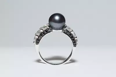 Ring s čiernym diamantom (51 fotografií): s čiernymi a bielymi kameňmi, prsteňou s veľkým diamantom a perlami 3162_33