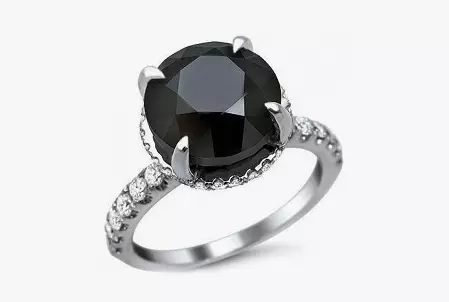 Ring mit schwarzem Diamant (51 Fotos): mit schwarzen und weißen Steinen, Ringspur mit großen Diamanten und Perlen 3162_4