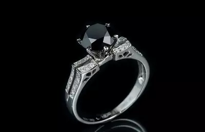 戒指與黑鑽石（51張照片）：黑色和白色石頭，帶有大鑽石和珍珠的環軌道 3162_47