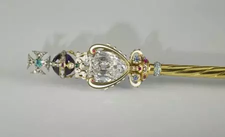 Ring dengan berlian besar (51 foto): model eksklusif dengan brilylands besar 3168_11