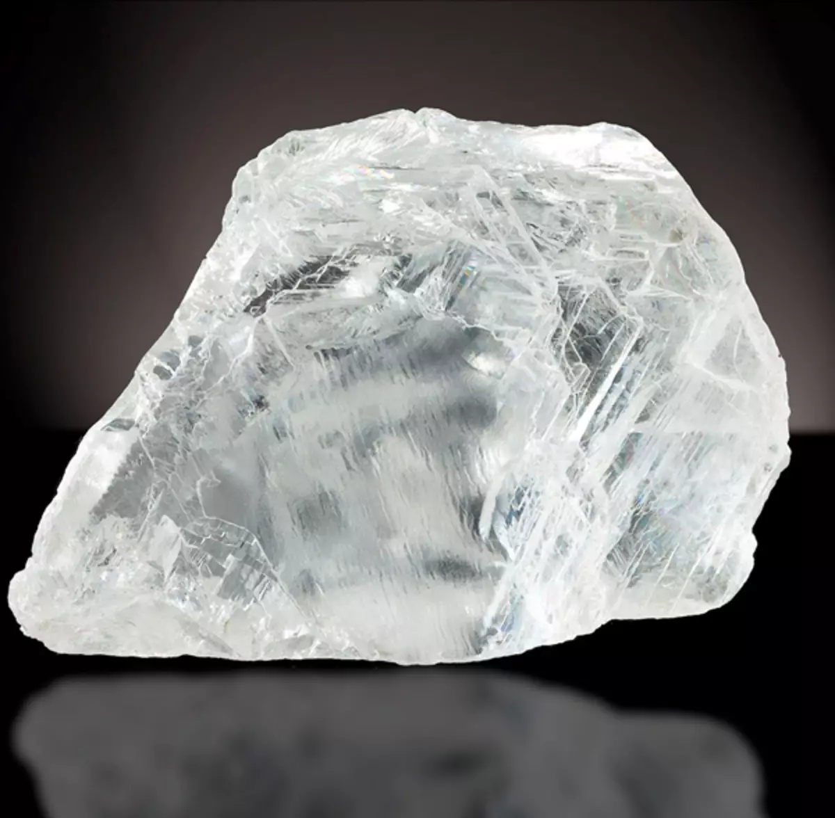Unazë me një diamant të madh (51 foto): modele ekskluzive me Brilylands të mëdha 3168_5