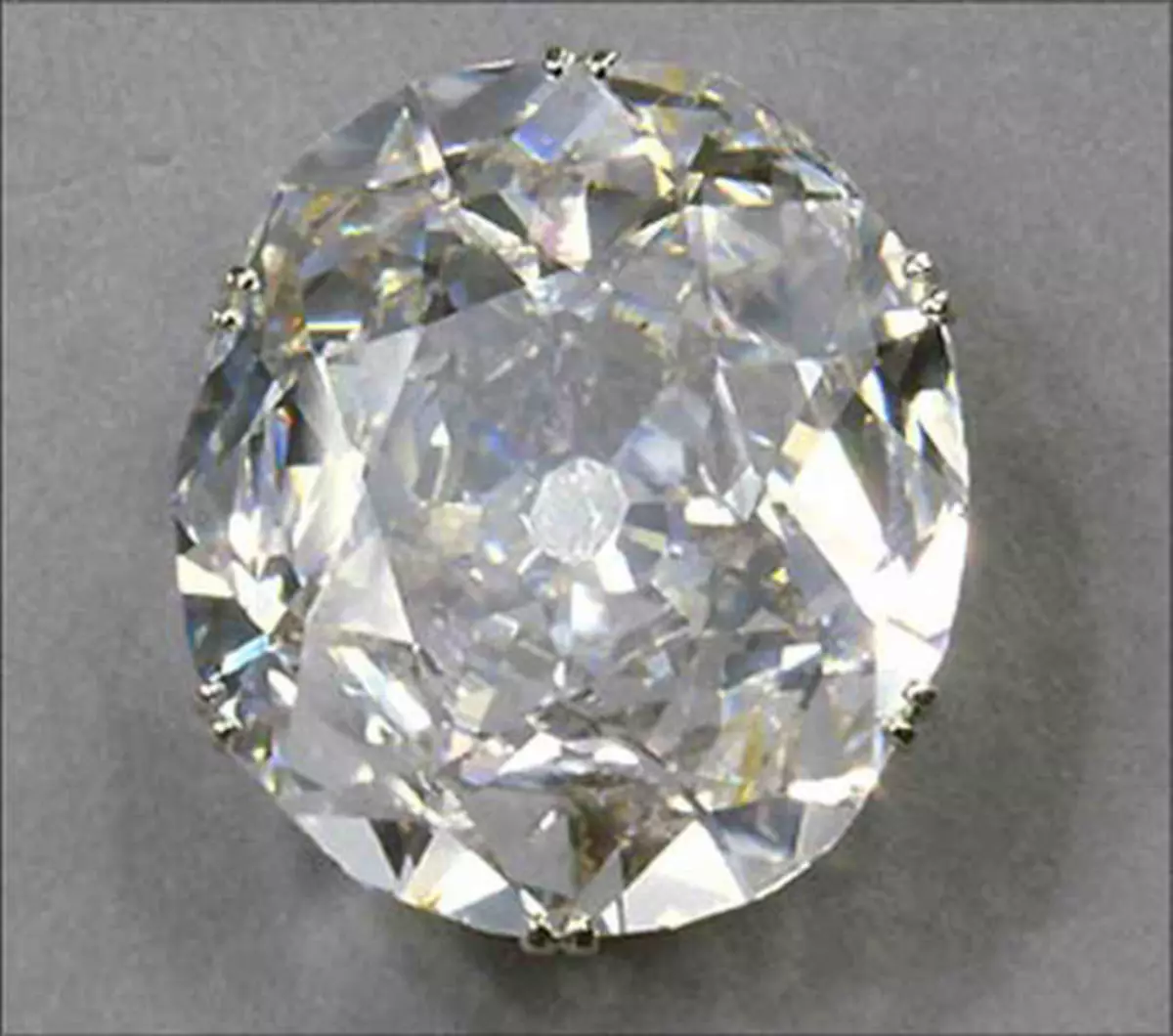 Prstan z velikim diamantom (51 fotografij): ekskluzivni modeli z velikimi Brilylands 3168_7