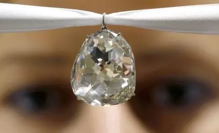Ring dengan berlian besar (51 foto): model eksklusif dengan brilylands besar 3168_9