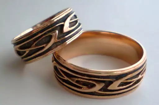 Slavic Wedding Rings (35 mga larawan): Mga modelo ng kasal na may mga simbolo ng Slavic at may kasal, mga panuntunan ng kanilang suot 3170_23