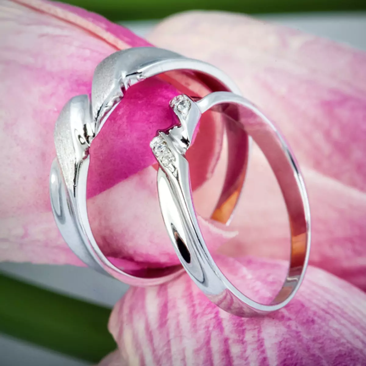 Златни венчални прстени (110 фотографии): Колку производи се направени од жолто златно златно доба 3171_16