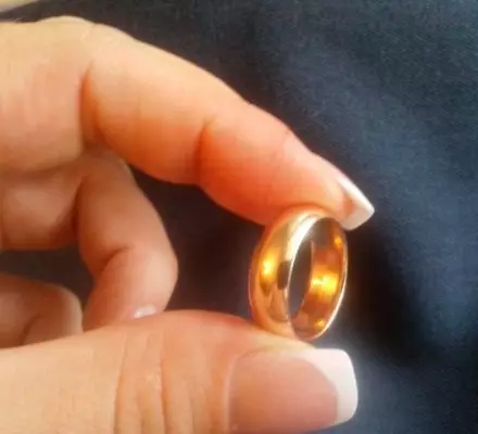 Golden Wedding Rings (110 mga larawan): Magkano ang mga produkto ay gawa sa dilaw na ginto ginintuang edad 3171_57