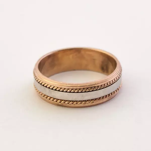 Golden Wedding Rings (110 bilder): Hvor mange produkter er laget av gul gull gullalder 3171_6