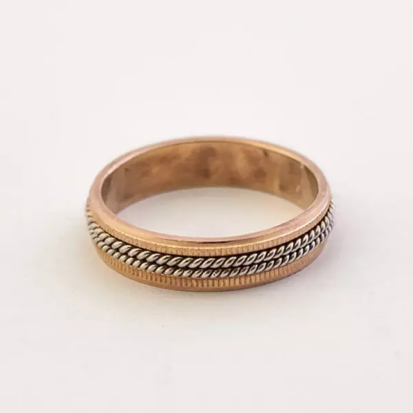 Zlaté snubní prsteny (110 fotografií): Kolik produktů je vyrobeno ze zlatého zlata zlatý věk 3171_8