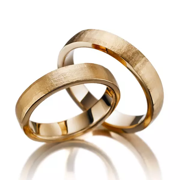 Zelta kāzu gredzeni (110 fotogrāfijas): cik daudz produktu ir izgatavoti no dzeltenā zelta vecuma 3171_85