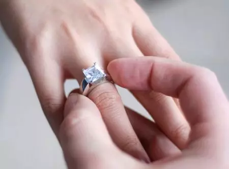 Златни венчални прстени (110 фотографии): Колку производи се направени од жолто златно златно доба 3171_9