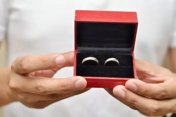 Златни венчални прстени (110 фотографии): Колку производи се направени од жолто златно златно доба 3171_99
