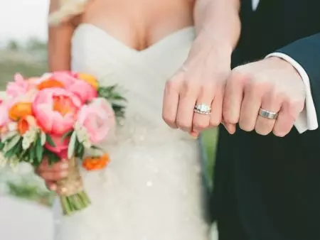 Tervező esküvői gyűrűk (66 fotók): Esküvői párok tervezése kövek nélkül és kövekkel a világ márkákból 3174_2