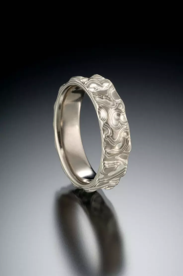 Tervező esküvői gyűrűk (66 fotók): Esküvői párok tervezése kövek nélkül és kövekkel a világ márkákból 3174_25