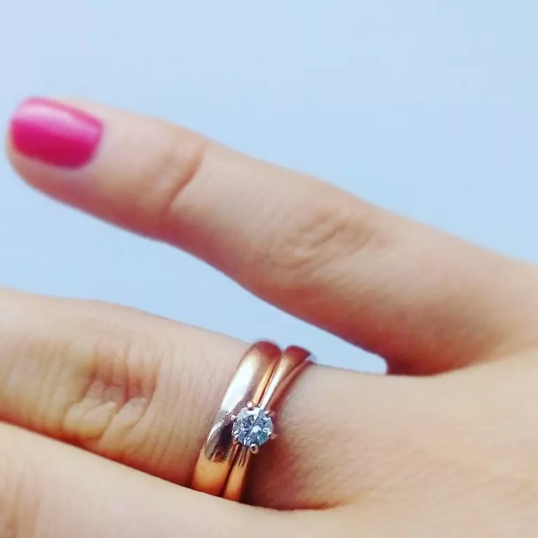 Nhẫn cưới đôi (41 ảnh): Nhẫn cưới của phụ nữ trên một ngón tay và các mô hình khác 3177_2