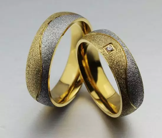 Double Wedding Rings (41 Photos): Wedding Ring sa isang daliri at iba pang mga modelo 3177_23
