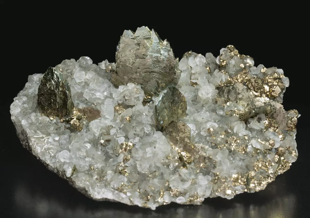 Marcazite (43 फोटो): इतर नाव - ड्रिप सिल्व्हर आणि रेडियंट कॅशान. मार्कसिटचे जादूचे गुणधर्म, जे दागदागिनेचे उदाहरण आहेत 3181_24