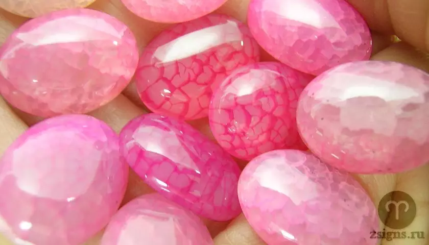 Pink akmenys (51 nuotraukos): brangakmenių, pusbrangių ir įvairių rožinių spalvų akmenų pavadinimai. Jų naudojimas juvelyrikos gamyboje 3186_16