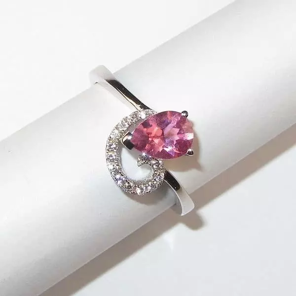 Pink akmenys (51 nuotraukos): brangakmenių, pusbrangių ir įvairių rožinių spalvų akmenų pavadinimai. Jų naudojimas juvelyrikos gamyboje 3186_2