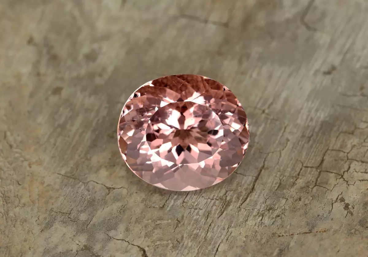 ვარდისფერი ქვები (51 ფოტო): ვარდისფერი ფერის ძვირფასი, ნახევრად ძვირფასი და მრავალფეროვანი ქვები. მათი გამოყენება სამკაულები წარმოების 3186_22