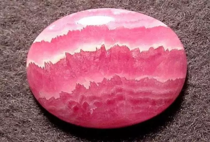Pink Stones (51 fotot): Pink värvi vääris-, poolvääriskivide ja mitmekesiste kivide nimed. Nende kasutamine ehtede valmistamisel 3186_38