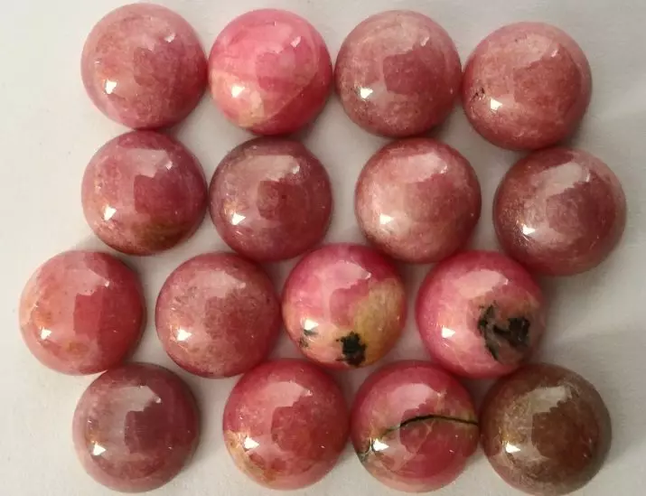 Rosa Stones (51 Fotoen): D'Nimm vun der wäertvoller, semi-wäertvoll an divers Steng vu rosa Faarf. Hir Benotzung an der Fabrikatioun vu Bijouen 3186_40