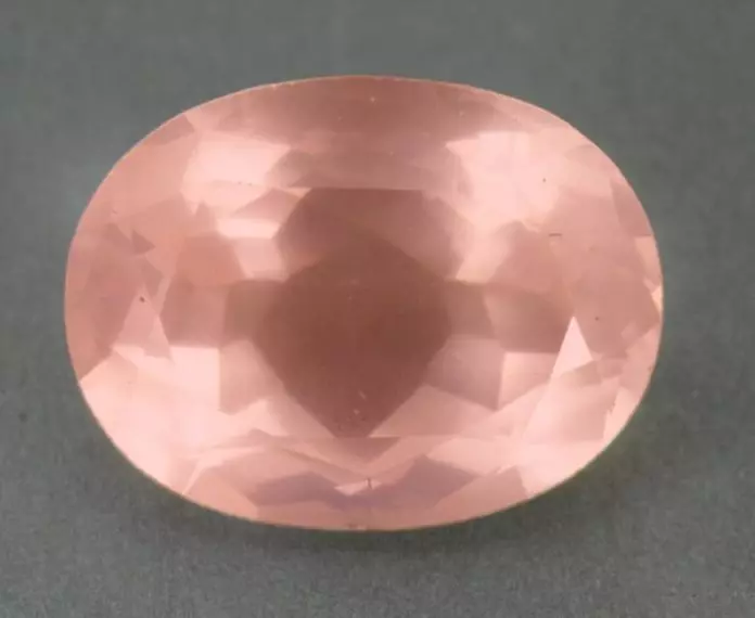 Pink stones (51 photos): the names of precious, semi-precious and diverse stones of pink color. Their use in the manufacture of jewelry 3186_5