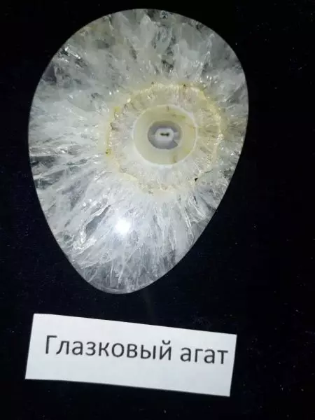 Kamen agat (62 fotografije): čarobna svojstva minerala, vrijednost za ljude, značajke kamena ružičastih i žutih boja 3188_26