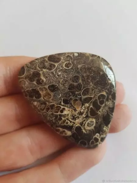 Kamen agat (62 fotografije): čarobna svojstva minerala, vrijednost za ljude, značajke kamena ružičastih i žutih boja 3188_33
