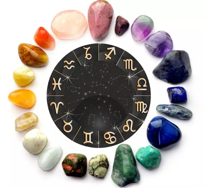 Kamen agat (62 fotografije): čarobna svojstva minerala, vrijednost za ljude, značajke kamena ružičastih i žutih boja 3188_48