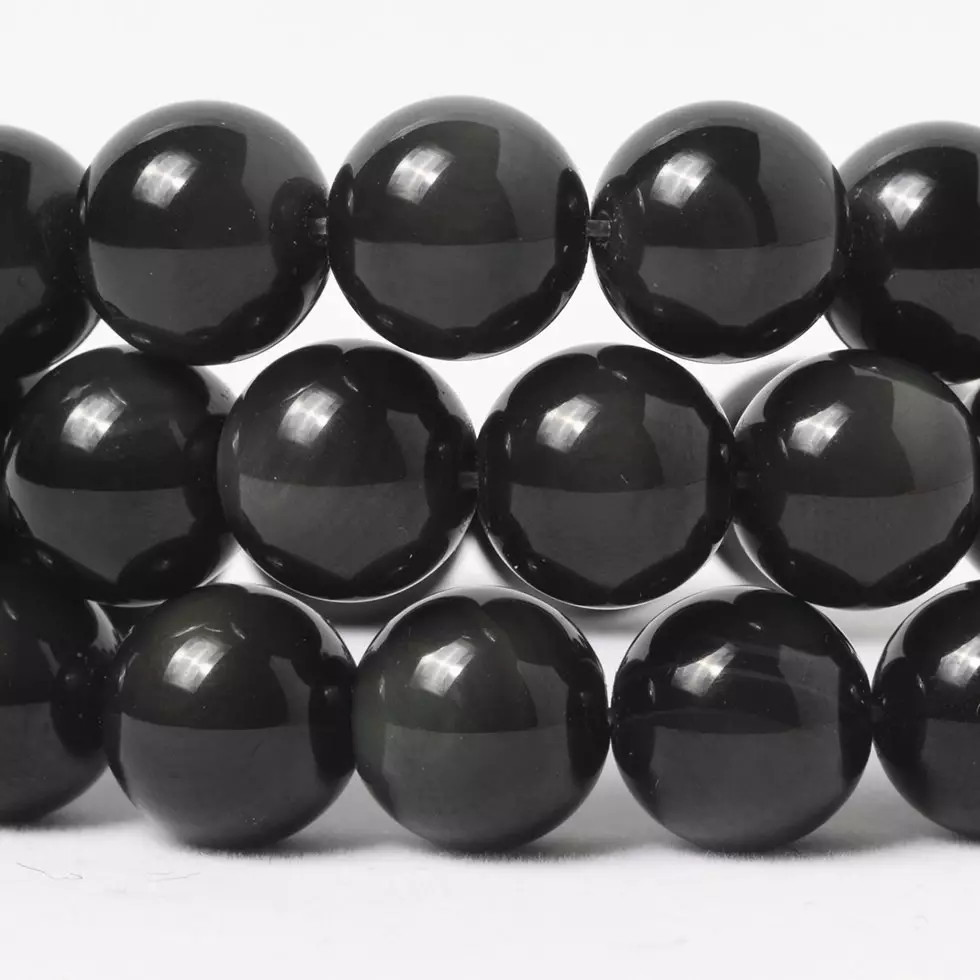 Batu hitam (34 foto): nama-nama batu yang berharga, semi-berharga dan pelbagai hitam. Penggunaannya dalam pembuatan perhiasan 3193_24