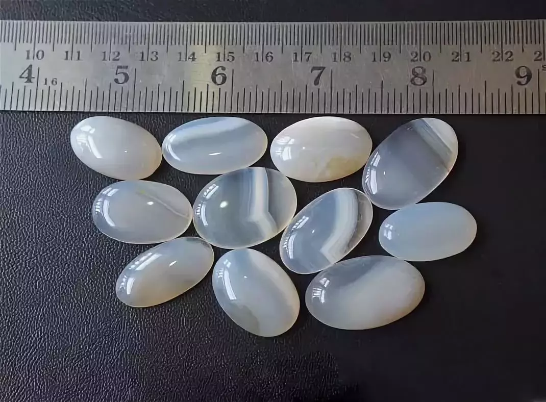 Witte agaat (30 foto's): magie, therapeutische en andere eigenschappen van melksteen. Wie past het? 3194_18