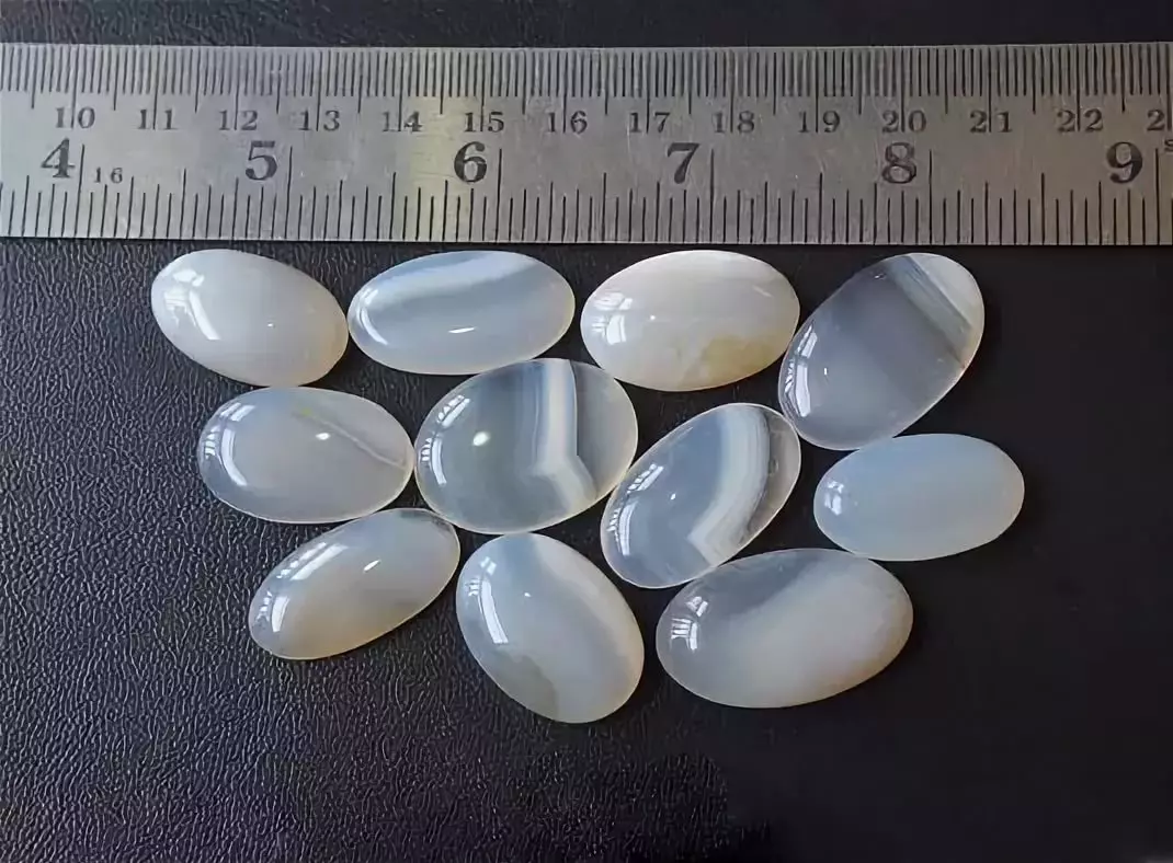 White agate (30 photos): magic, kuvura no imitungo n'ibindi ibuye amata. Ninde Birakwiriye? 3194_18