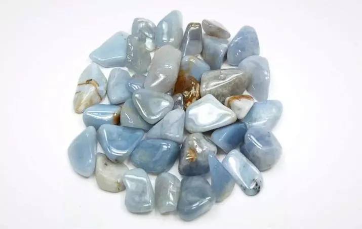 Blue Stones (32 รูป): ชื่อและคำอธิบายของหินที่มีค่ากึ่งมีค่าและหลากหลายสีน้ำเงินเข้มและสีฟ้าอ่อน 3199_14