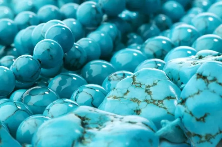 Blue Stones (32 รูป): ชื่อและคำอธิบายของหินที่มีค่ากึ่งมีค่าและหลากหลายสีน้ำเงินเข้มและสีฟ้าอ่อน 3199_15